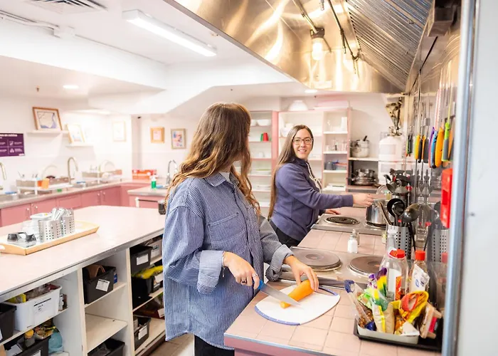 Auberge Saintlo Montréal Hostel